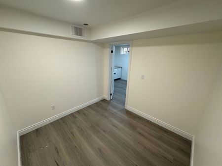 For Lease - 161 Romaneli Crescent Unit# Lower, Bradford West Gwillimbury, Ontario - Photo 5