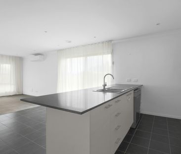 Spacious & Modern Family Home - Photo 5