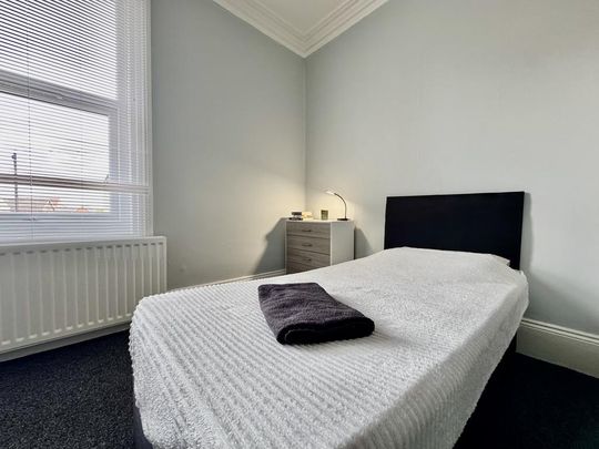 6 bedroom house share to rent - Photo 1