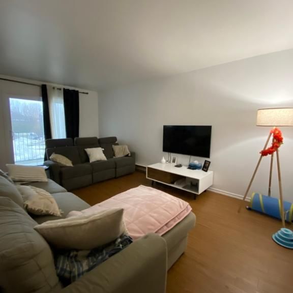 Grand 5 1/2 non fumeur au 2e étage - Photo 1