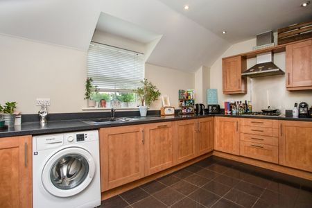 3 bedroom flat to rent - Photo 4