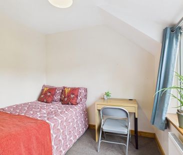 1 bedroom in a house share to rent - Photo 3