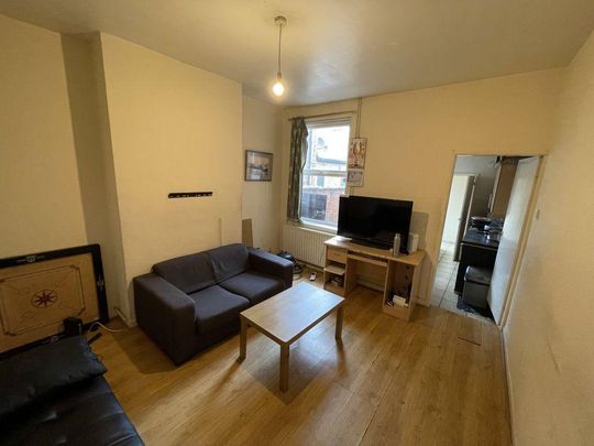4 bedroom terraced house to rent - Photo 1