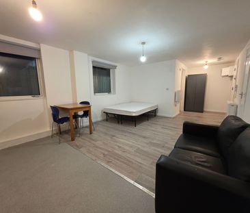 Studio Flat, Milliners Court, LU3 - Photo 1