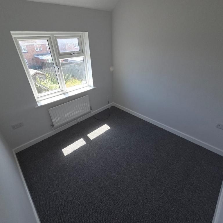 2 bedroom semi-detached house to rent - Photo 1