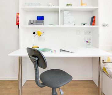 1 bedroom in a flat share to rent - Photo 1