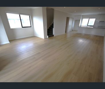 An Absolute Stunner! - Photo 4