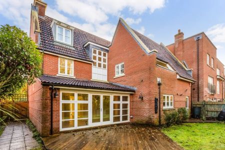 5 bedroom detached house to rent - Photo 3
