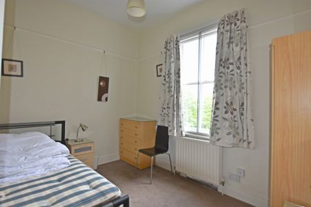 2 Bedroom Apartment - Photo 3