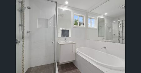 Executive family home in quiet neighbourhood - Photo 4