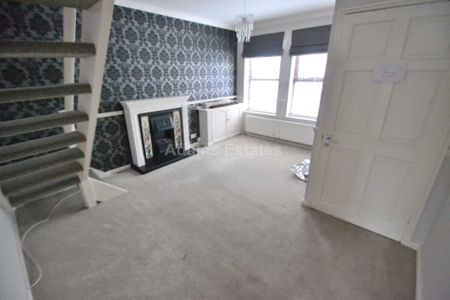 Price £1,500 pcm - Available 06/02/2026 - Unfurnished - Photo 2
