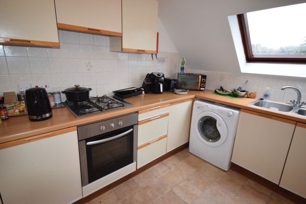 3 Bedroom Flat To Rent in Town Centre - £1,768 pcm Tenancy Info - Photo 1