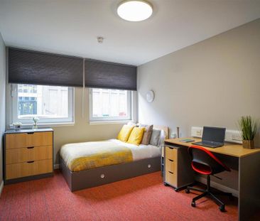 1 bedroom in a flat share to rent - Photo 4