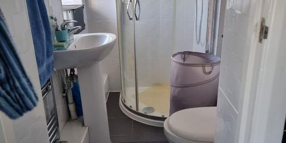 Westway, Shepherds Bush, London, W12 0SB - Photo 3