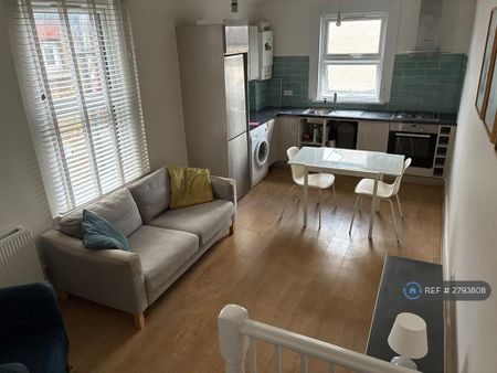 2 bedroom flat to rent - Photo 5