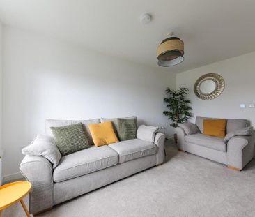 3 bedroom semi-detached house to rent - Photo 2