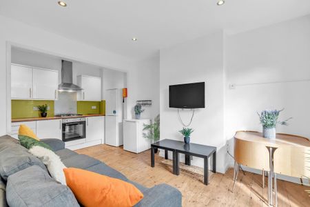 5 bedroom terraced house to rent - Photo 3