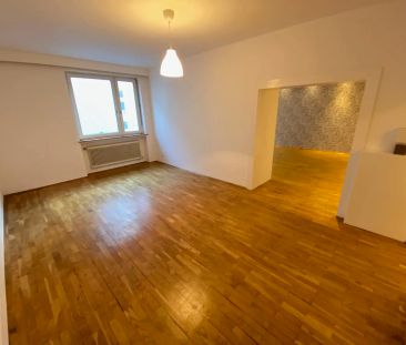 STILVOLLE ALTBAUWOHNUNG MIT BALKON - Foto 3