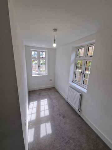 3 Bed Flat, Ark Apartments, CR2 - Photo 5