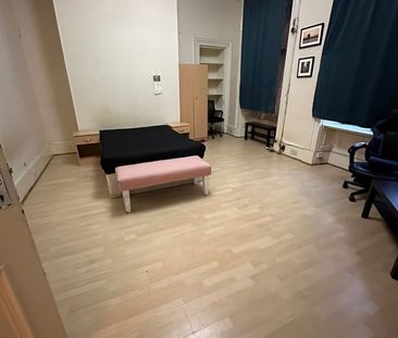 Room in a Shared Flat, Berkeley Street, G3 - Photo 3