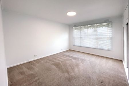 3 BEDROOM FAMILY HOME IN PRIZED LOCATION - Photo 2