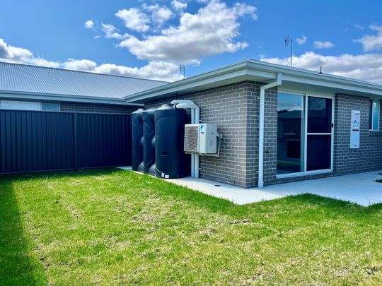 MOORE CREEK- Brand New 1 Bedroom Granny Flat - Photo 1