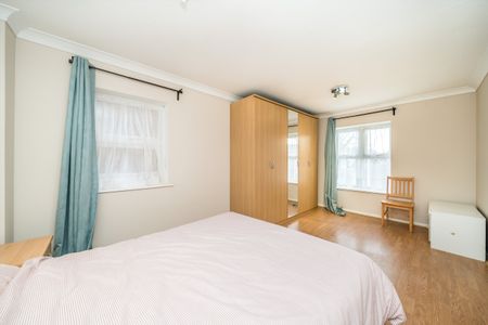 Devonshire Court, London, SW12, London - Photo 2