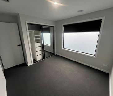 Brand New & Splendid Townhouse in West Footscray! - Photo 4