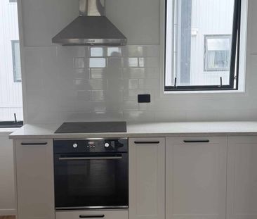 Stylish Townhouse in Highbury - Photo 4