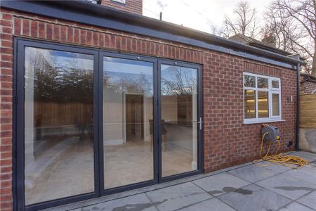 5 bedroom semi-detached house to rent - Photo 2