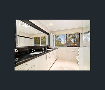 Impressive Family Entertainer in Sought-After School Zone! - Photo 6