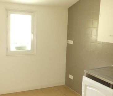 Petit deux pièces dans le village de Gattieres - Photo 6