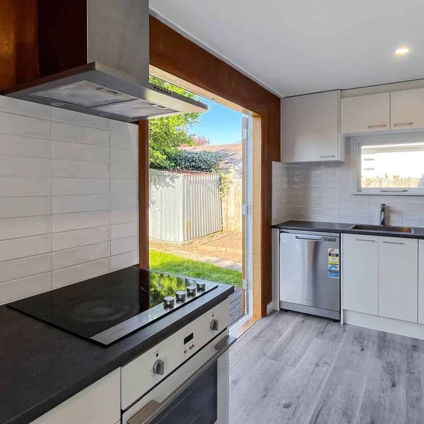 PHILLIPSTOWN - NEWLY RENOVATED, THREE BEDROOMS, HEAT PUMP - Photo 1