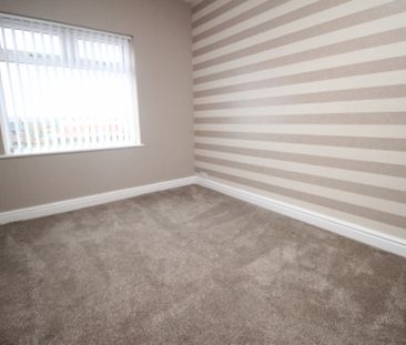 3 Bedroom Terraced House - Photo 2