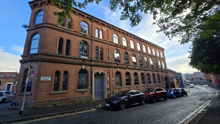 4 bedroom flat to rent - Photo 2