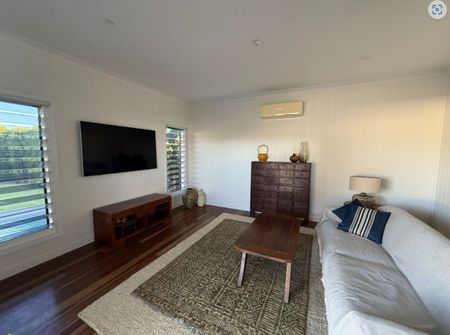 Renovated 4-Bedroom Queenslander - Photo 4