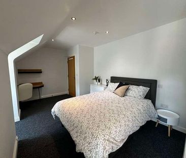 Luxurious Bedroom Bathroom Apartment, LN1 - Photo 4