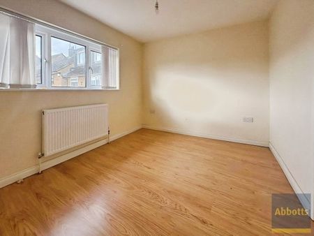 LEE CHAPEL SOUTH, BASILDON - Photo 3