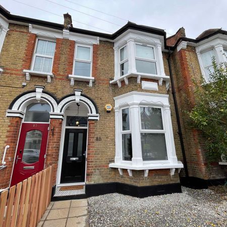 Brand new amazing Co-Living Home in SE London Room B - Photo 3