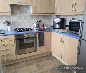 3 bedroom semi-detached house to rent - Photo 3