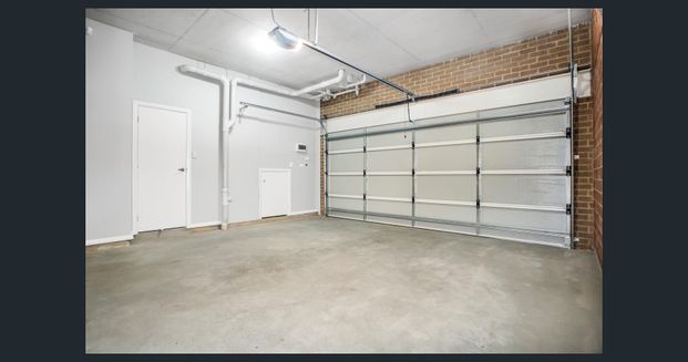 Stunning 4-Bedroom Family Home in Oxley Park - Photo 1