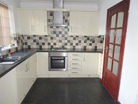 2 bedroom semi-detached house to rent - Photo 5