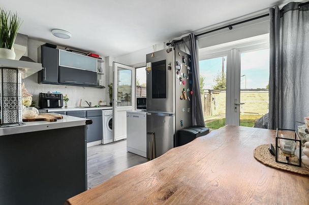 3 bedroom terraced house to rent - Photo 1