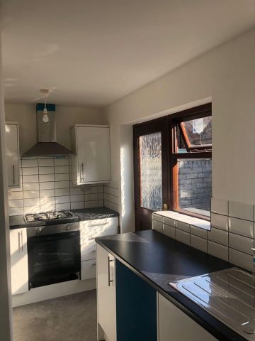 2 Bed Terraced House, Sunbeam Road, L13 - Photo 2