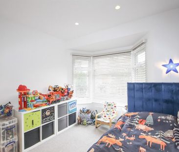 4 bedroom end of terrace house to rent - Photo 1