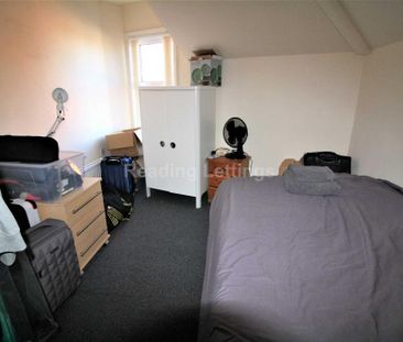 4 bedroom flat to rent - Photo 3