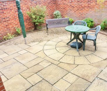 2 bedroom end of terrace house to rent - Photo 5