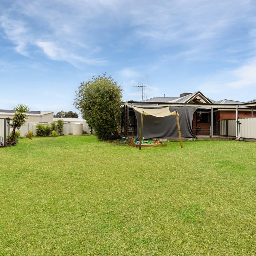 Beautiful Family Home in for rent in Prime Eaglehawk Location - Photo 1