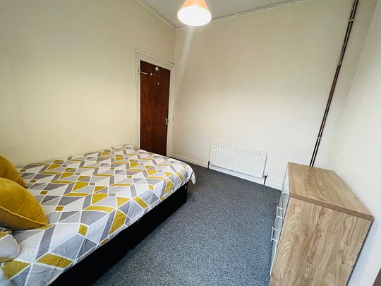 Camden Street, Room 2, BT96AU, Belfast - Photo 1