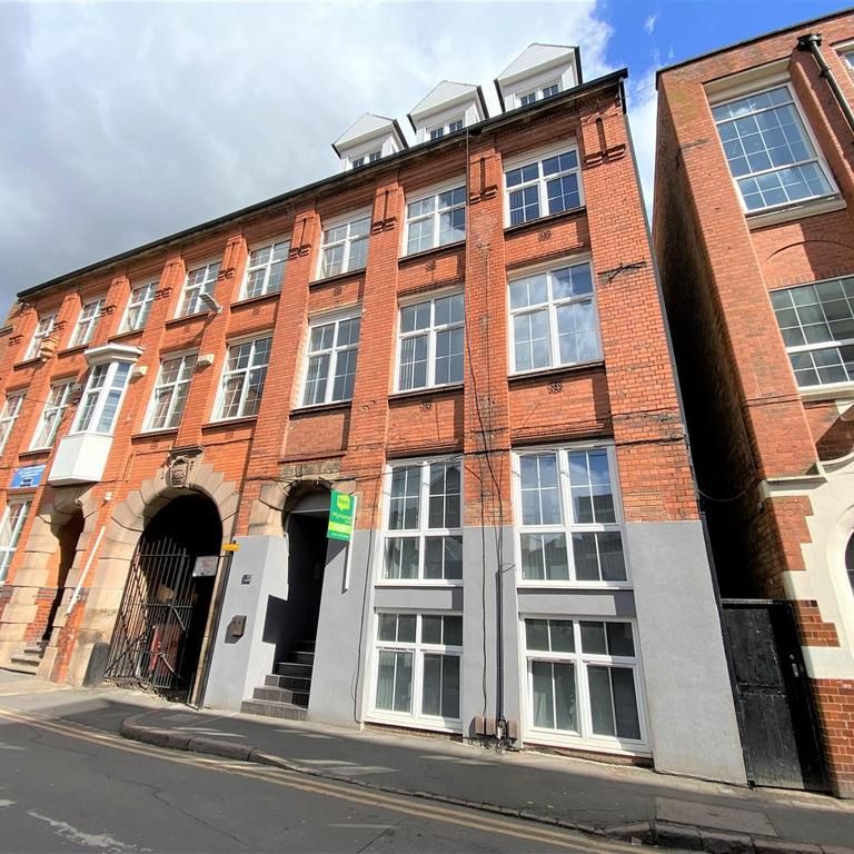 Studio to rent - Photo 1